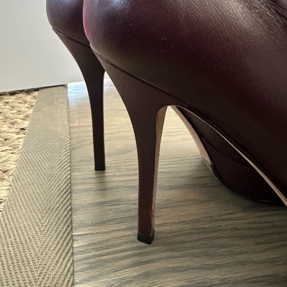 Gucci Women's Burgundy Leather Pumps - Picture 6 of 11